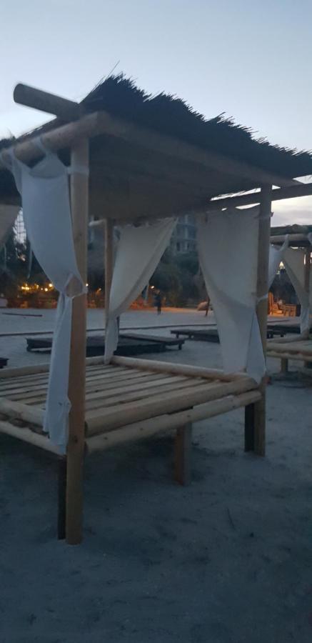 Garsoniera Papaya Beach Apartment Navodari Bagian luar foto